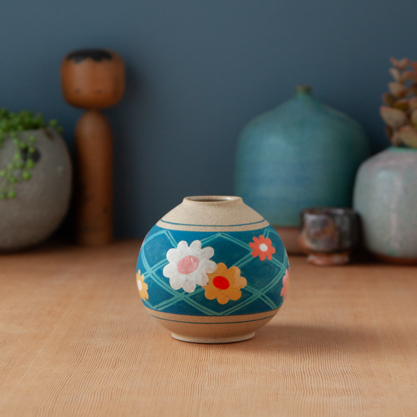 Small Round Vase with Lattice and Flowers